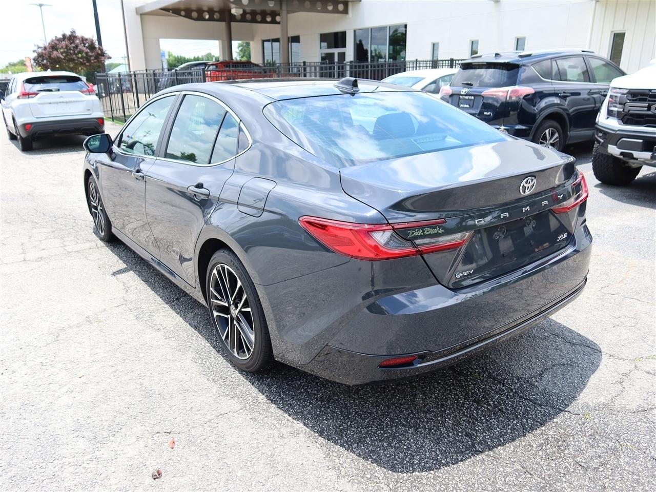 Toyota Camry Hybrid XLE 2025