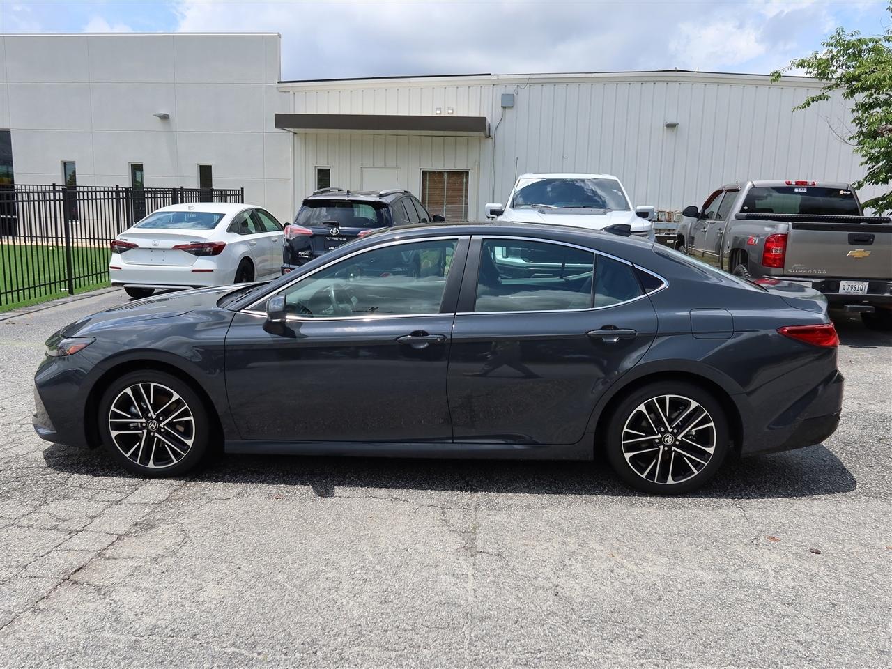 Toyota Camry Hybrid XLE 2025