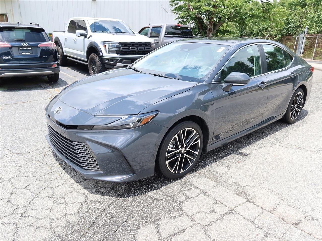 Toyota Camry Hybrid XLE 2025
