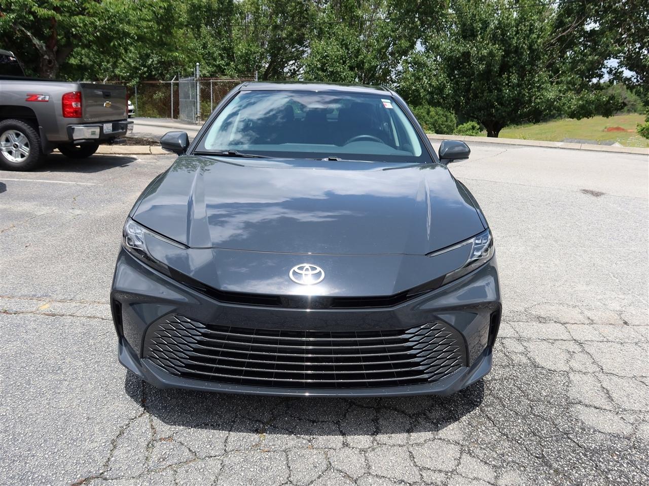 Toyota Camry Hybrid XLE 2025