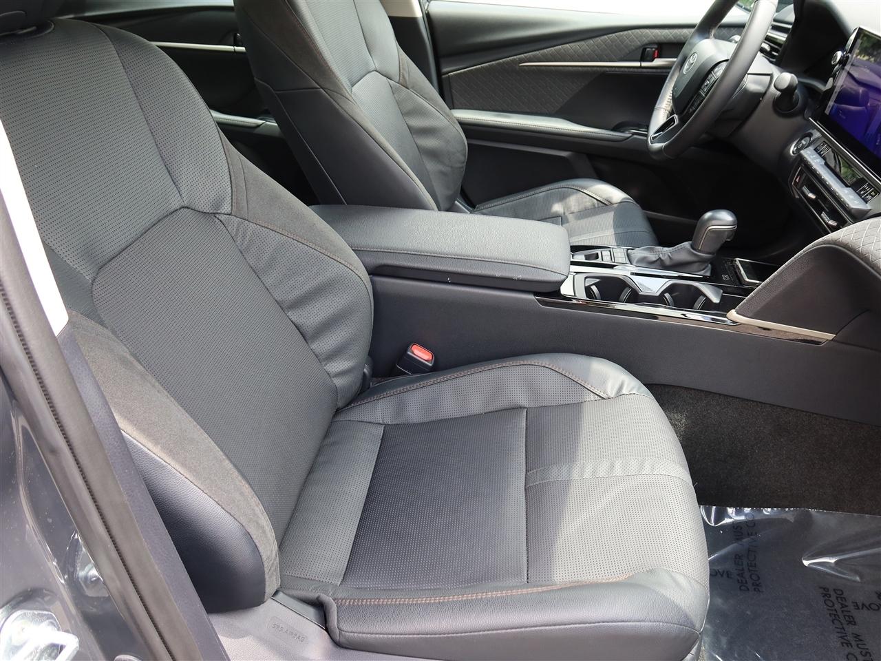 Toyota Camry Hybrid XLE 2025