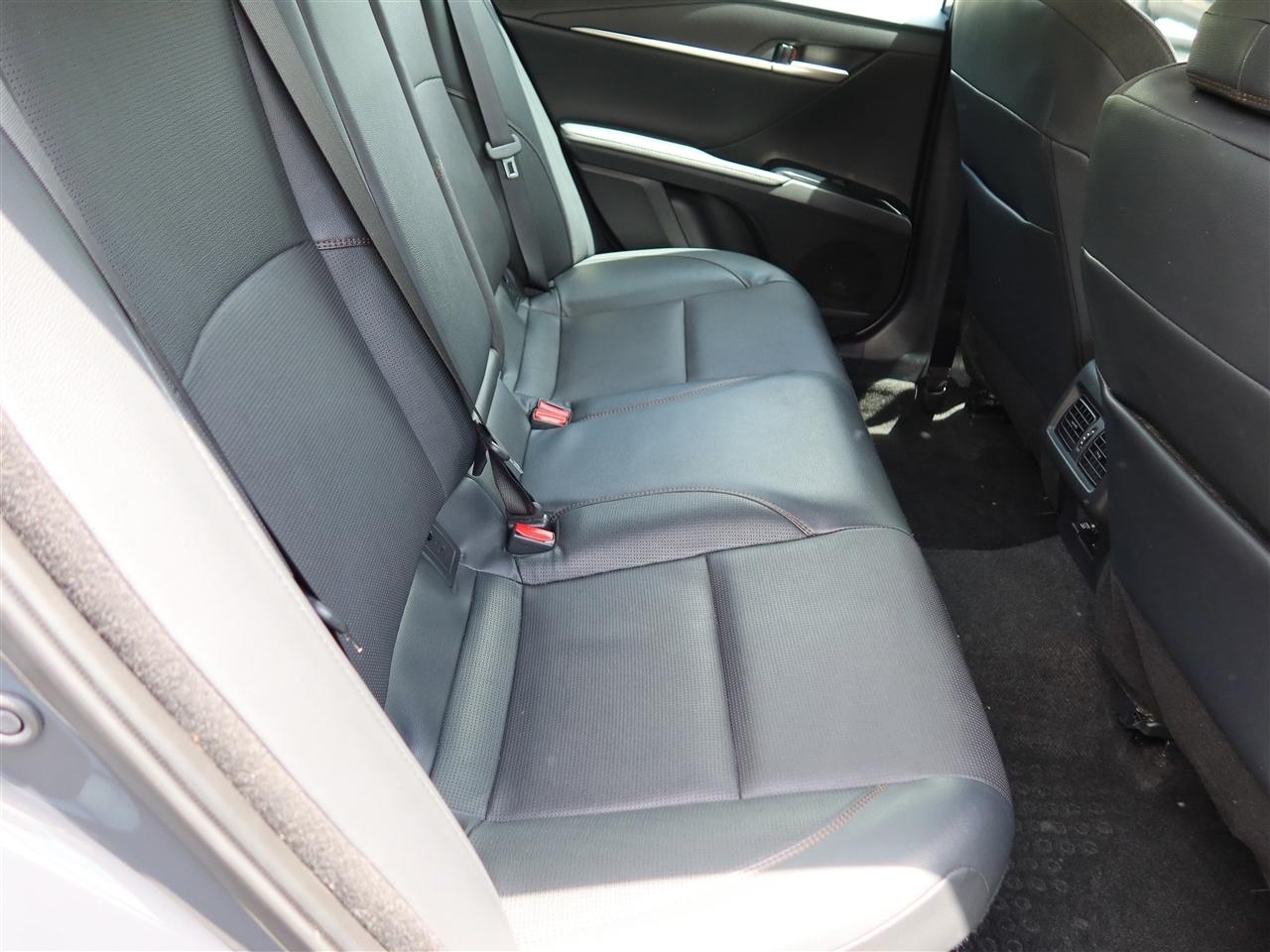 Toyota Camry Hybrid XLE 2025
