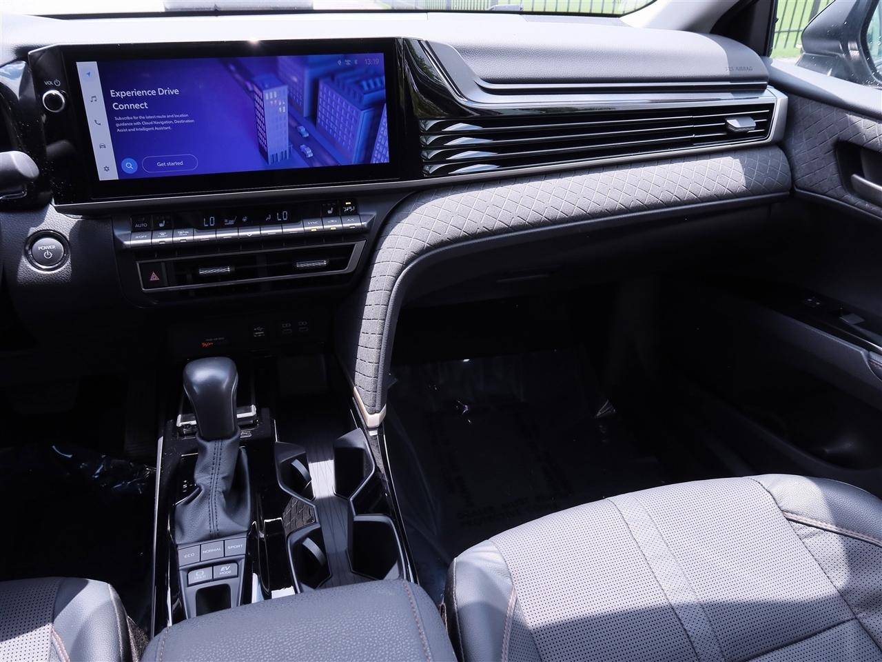 Toyota Camry Hybrid XLE 2025