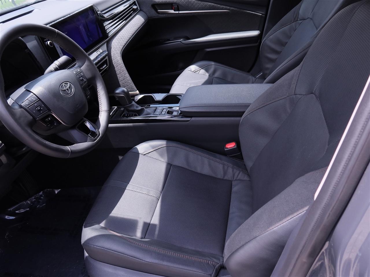 Toyota Camry Hybrid XLE 2025