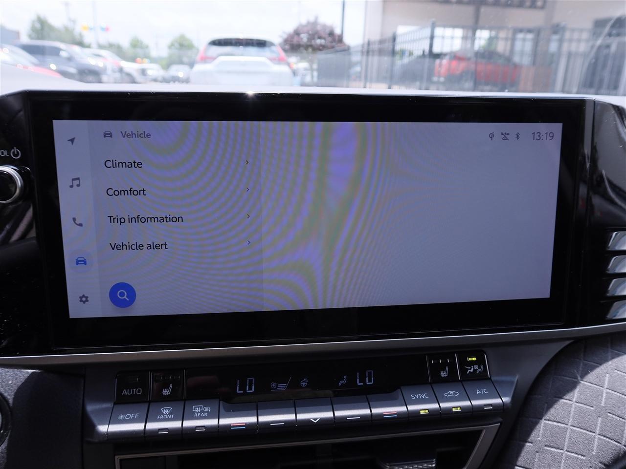 Toyota Camry Hybrid XLE 2025