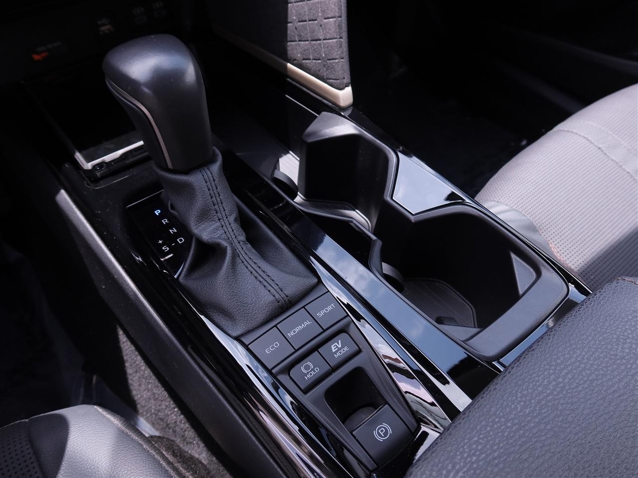 Toyota Camry Hybrid XLE 2025