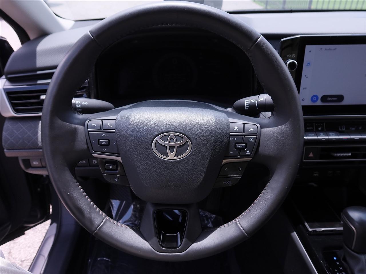 Toyota Camry Hybrid XLE 2025