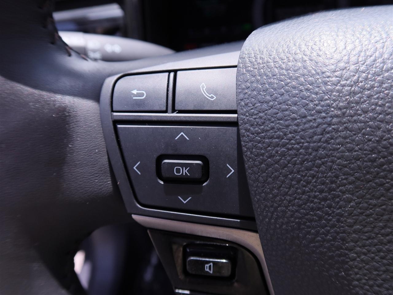Toyota Camry Hybrid XLE 2025