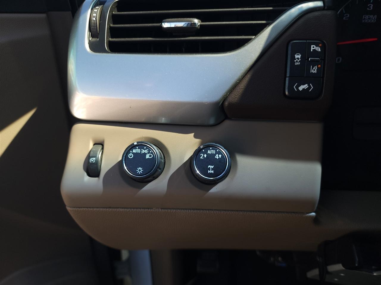 Chevrolet Suburban LT 4WD 2015
