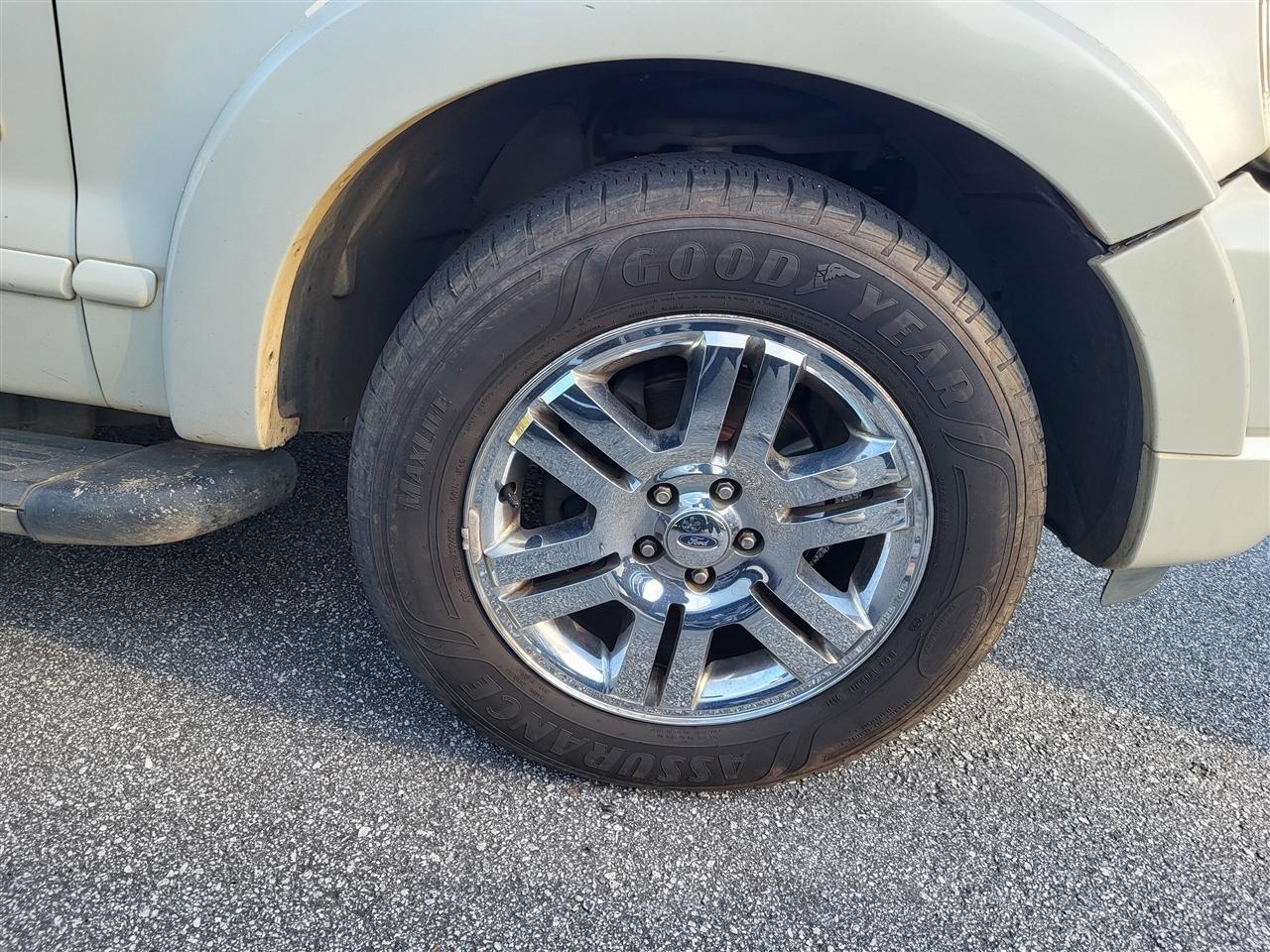 Ford Explorer Limited 4.6L 4WD 2006