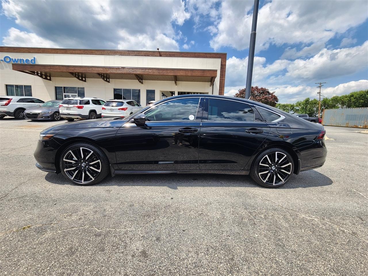 Honda Accord Touring Hybrid 2025