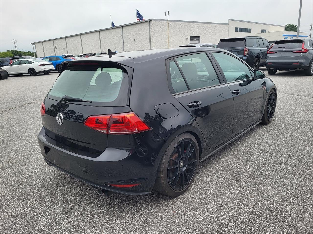 Volkswagen Golf GTI SE 6M 4-Door 2017