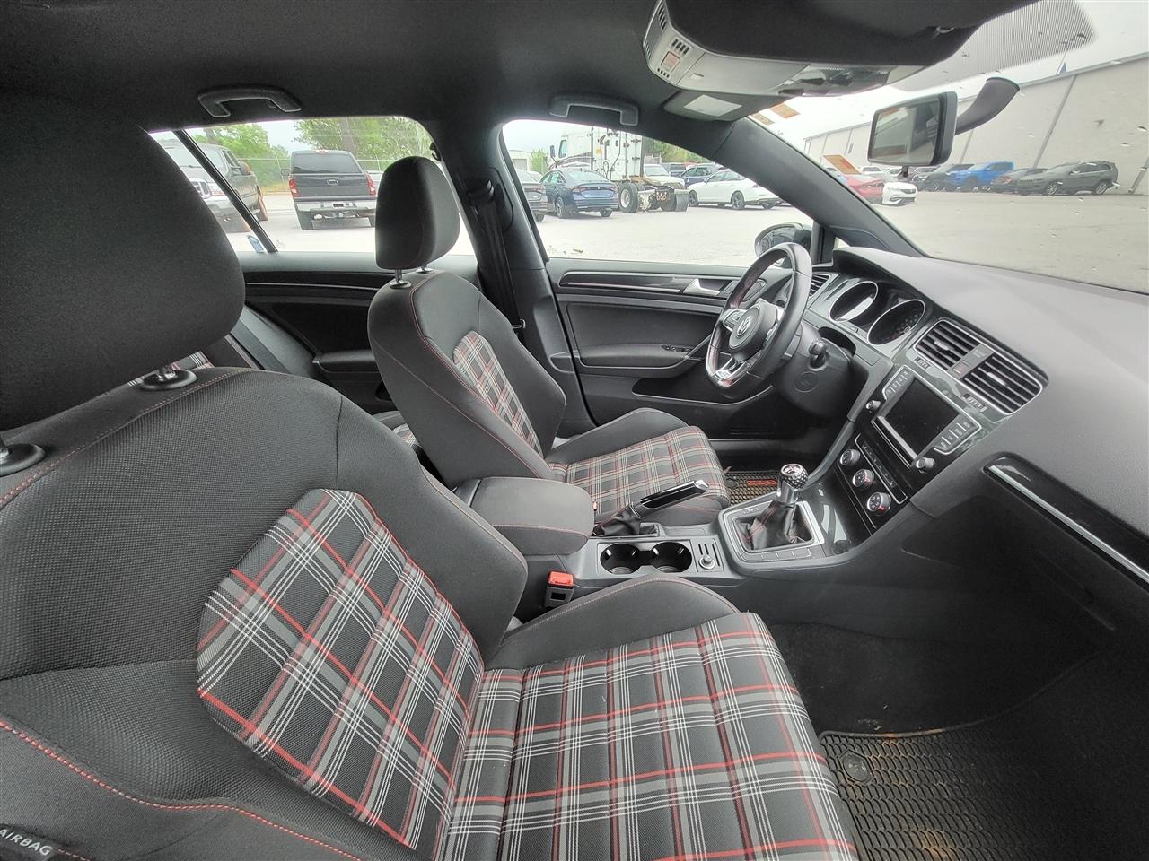 Volkswagen Golf GTI SE 6M 4-Door 2017