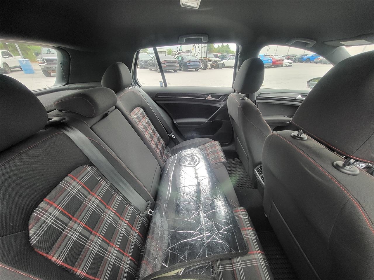 Volkswagen Golf GTI SE 6M 4-Door 2017