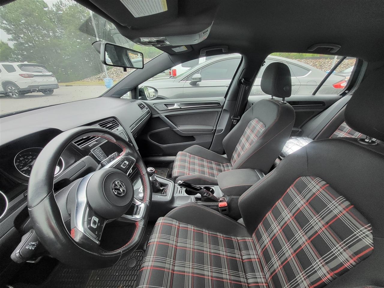 Volkswagen Golf GTI SE 6M 4-Door 2017