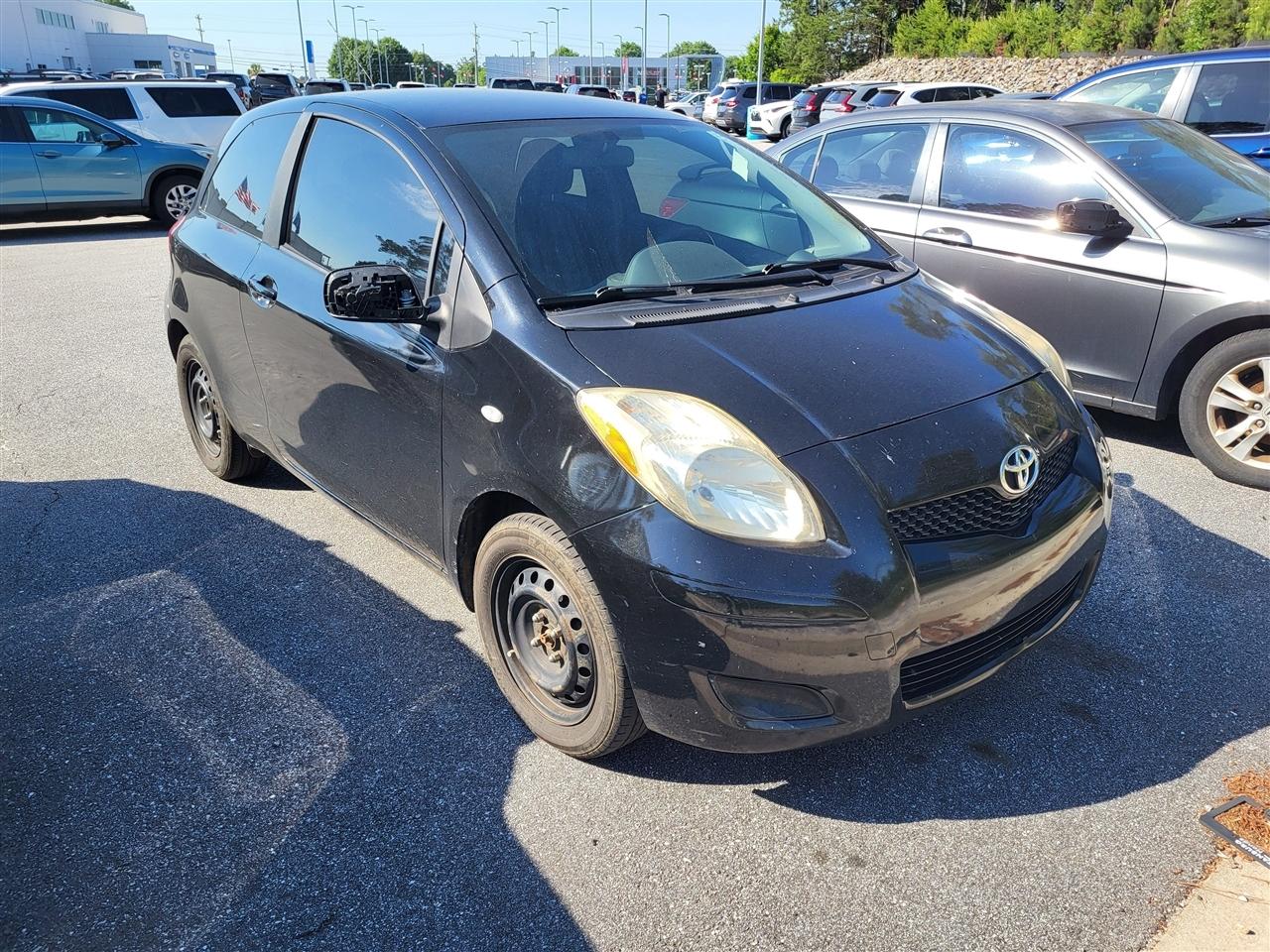 Toyota Yaris Liftback 3-Door MT 2011