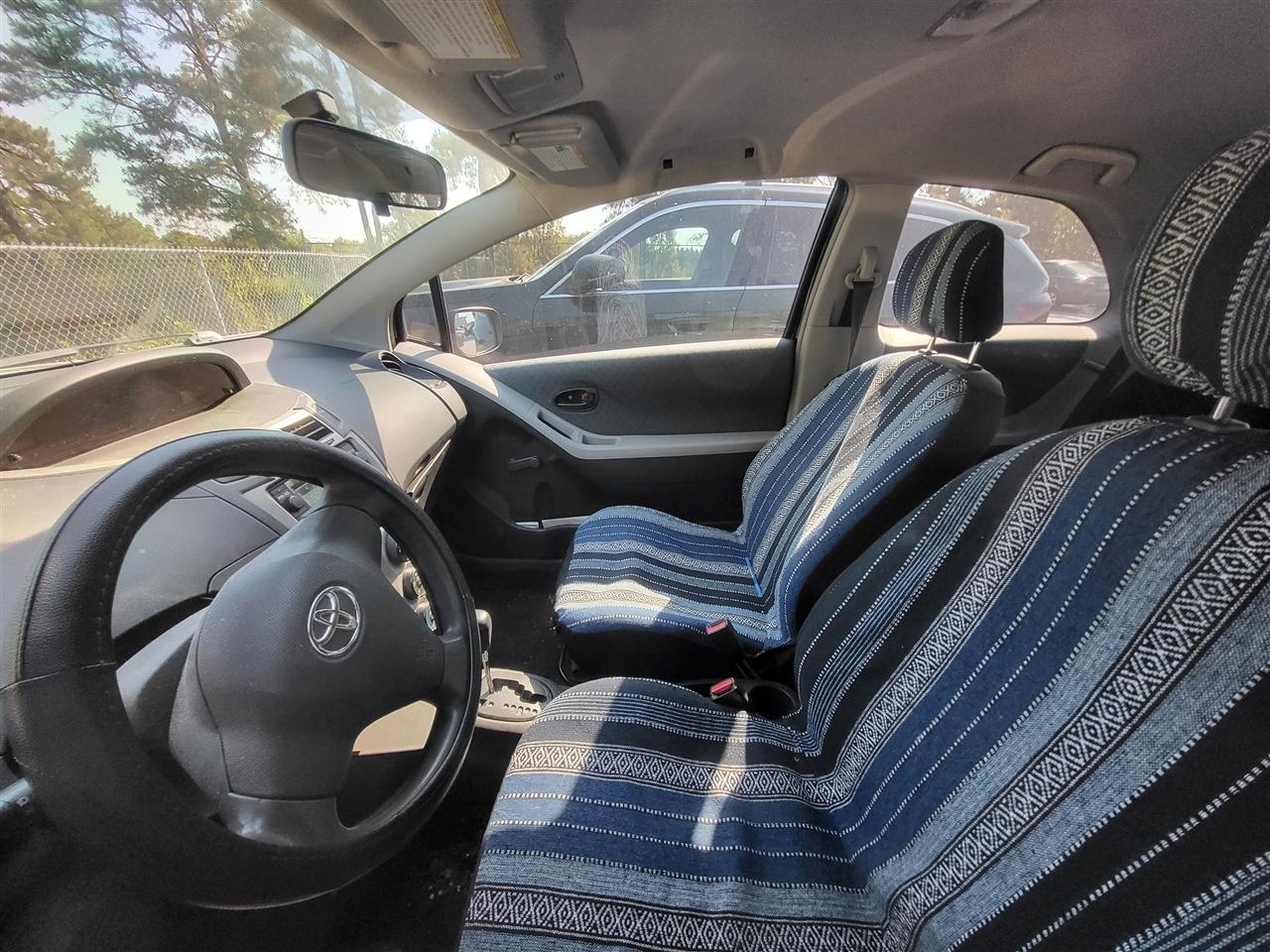 Toyota Yaris Liftback 3-Door MT 2011