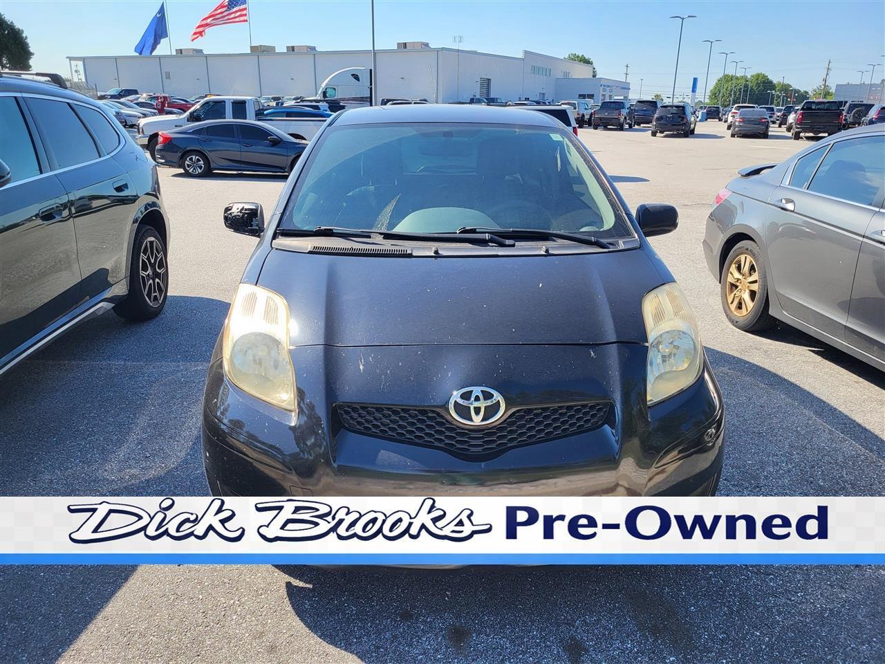 Toyota Yaris Liftback 3-Door MT 2011