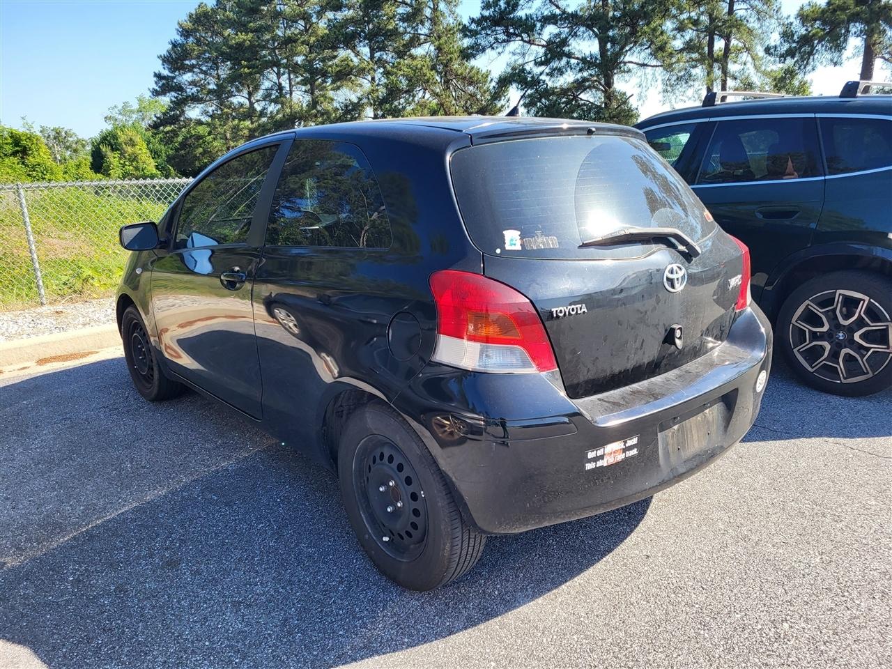 Toyota Yaris Liftback 3-Door MT 2011