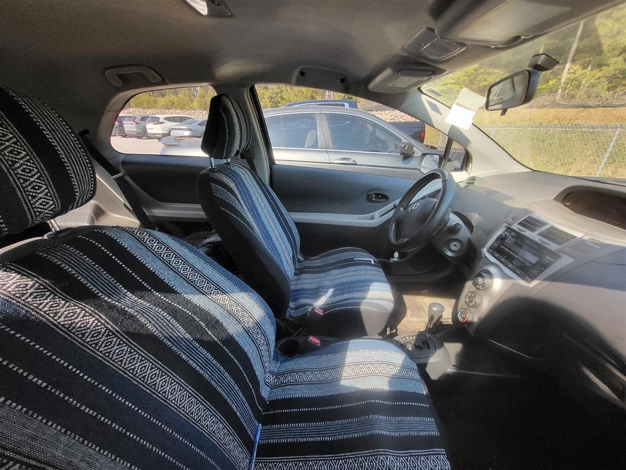 Toyota Yaris Liftback 3-Door MT 2011