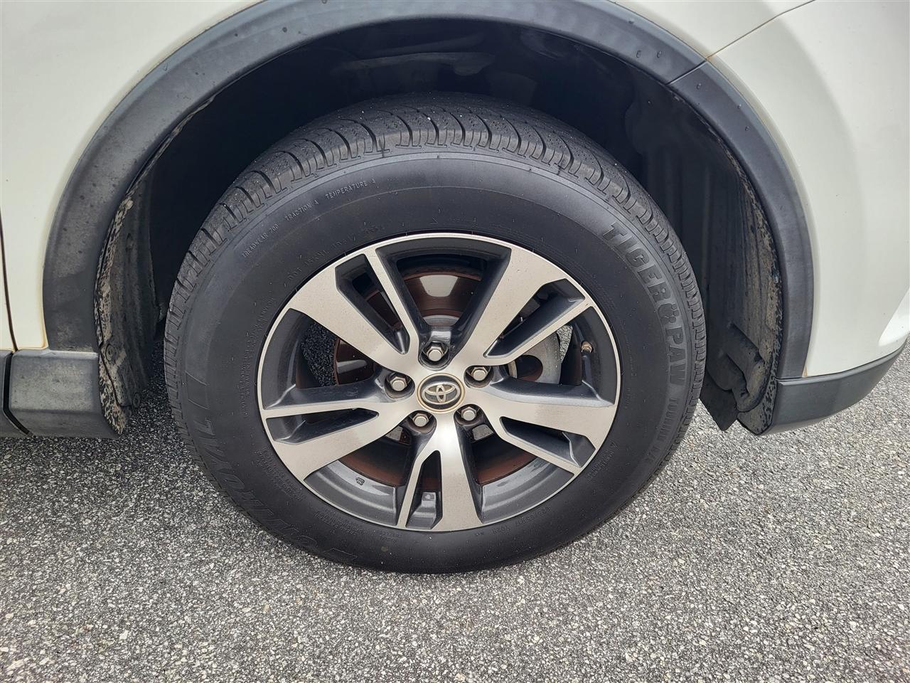Toyota RAV4 XLE FWD 2017