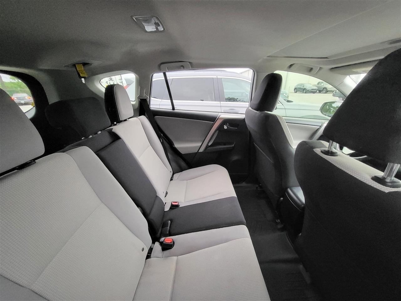 Toyota RAV4 XLE FWD 2017