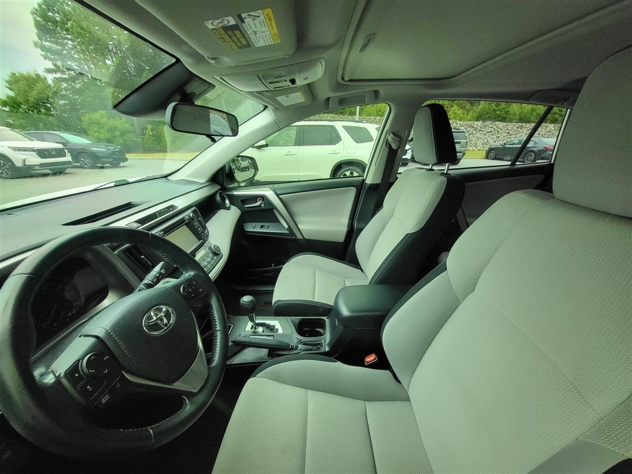 Toyota RAV4 XLE FWD 2017