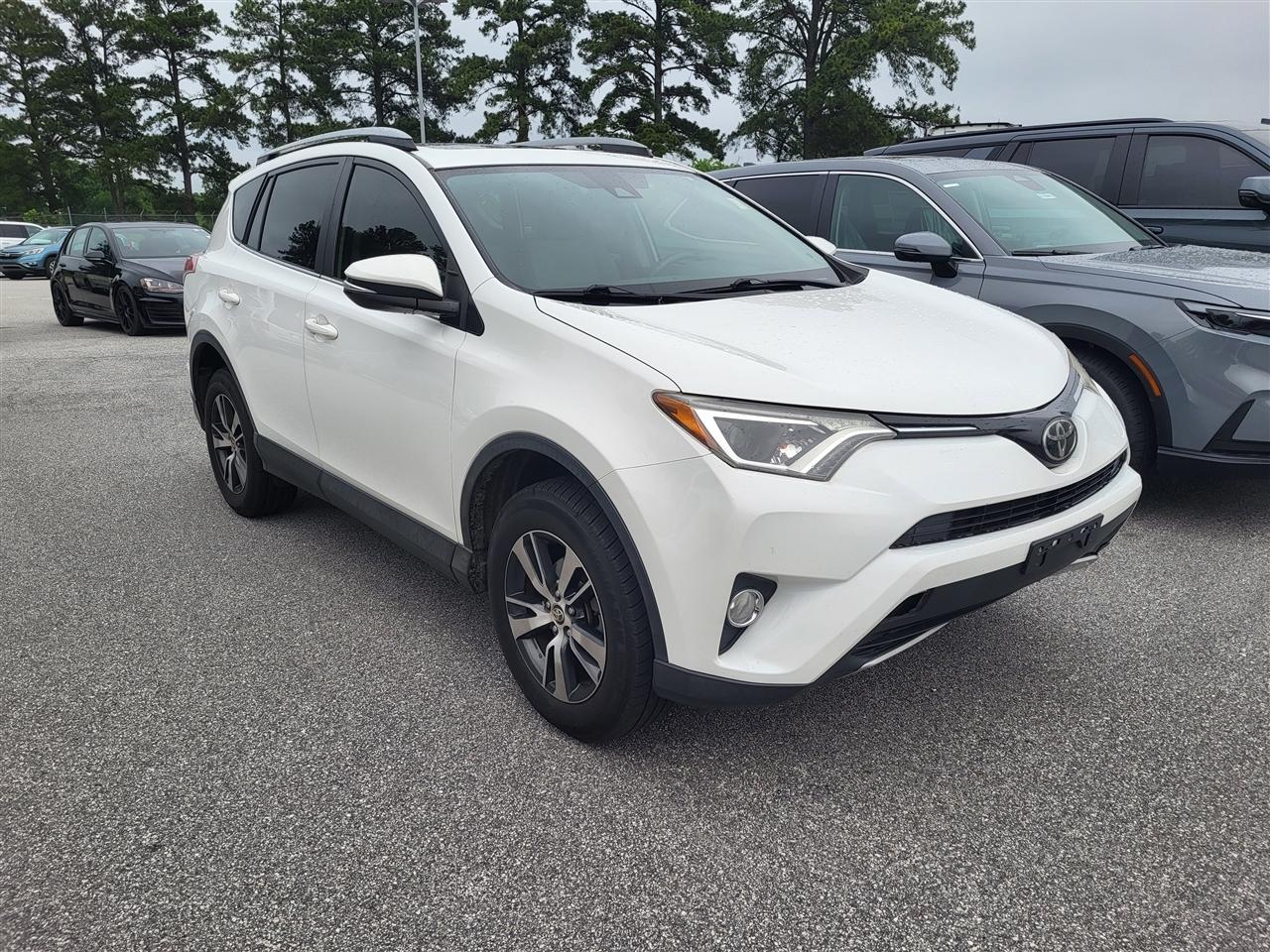 Toyota RAV4 XLE FWD 2017