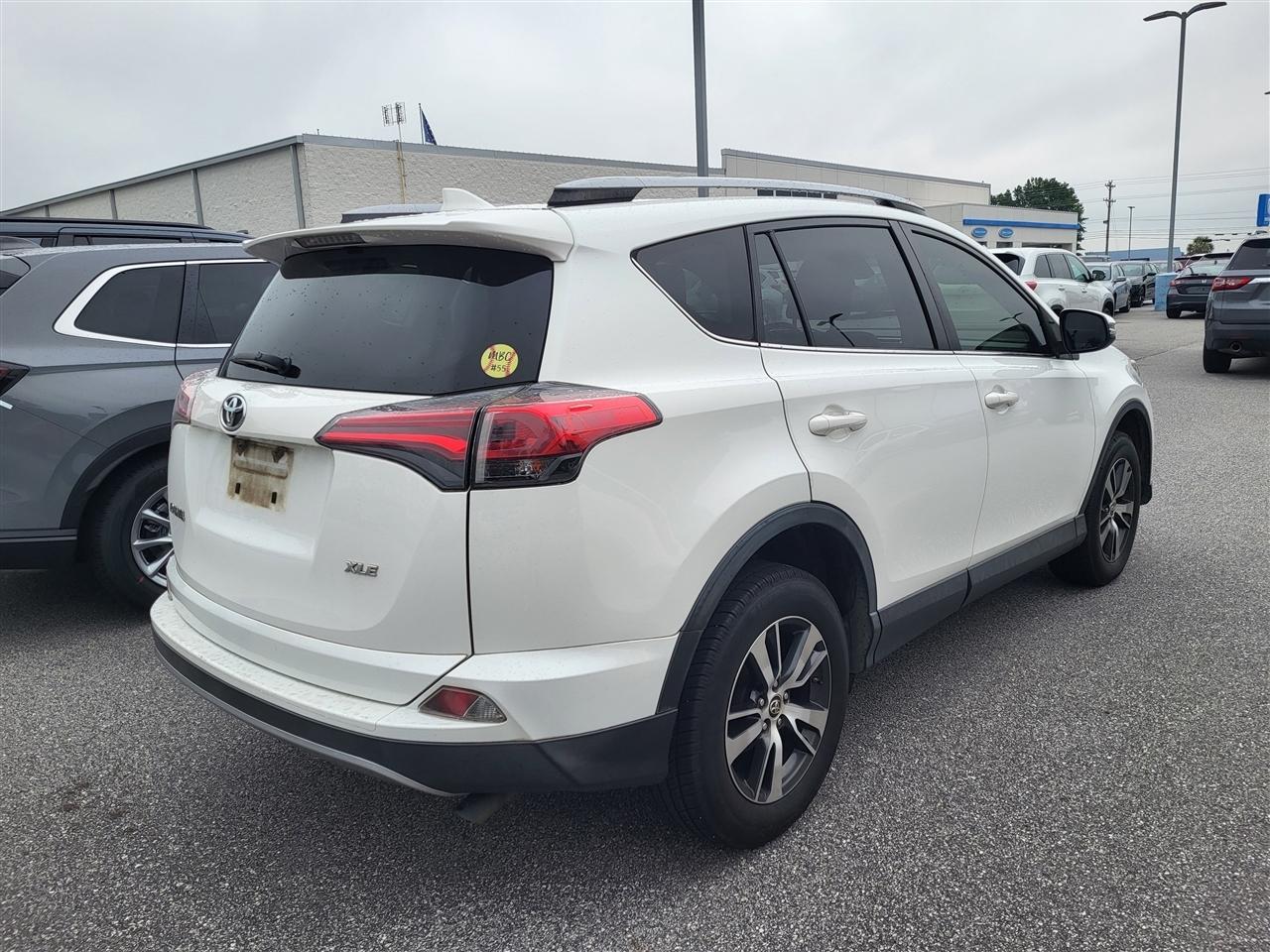 Toyota RAV4 XLE FWD 2017
