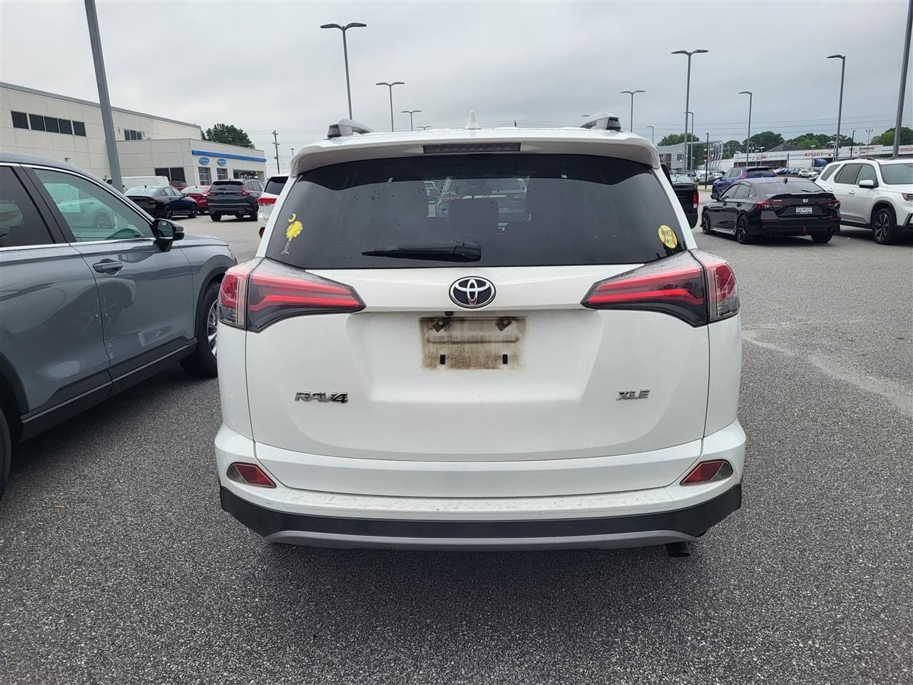 Toyota RAV4 XLE FWD 2017
