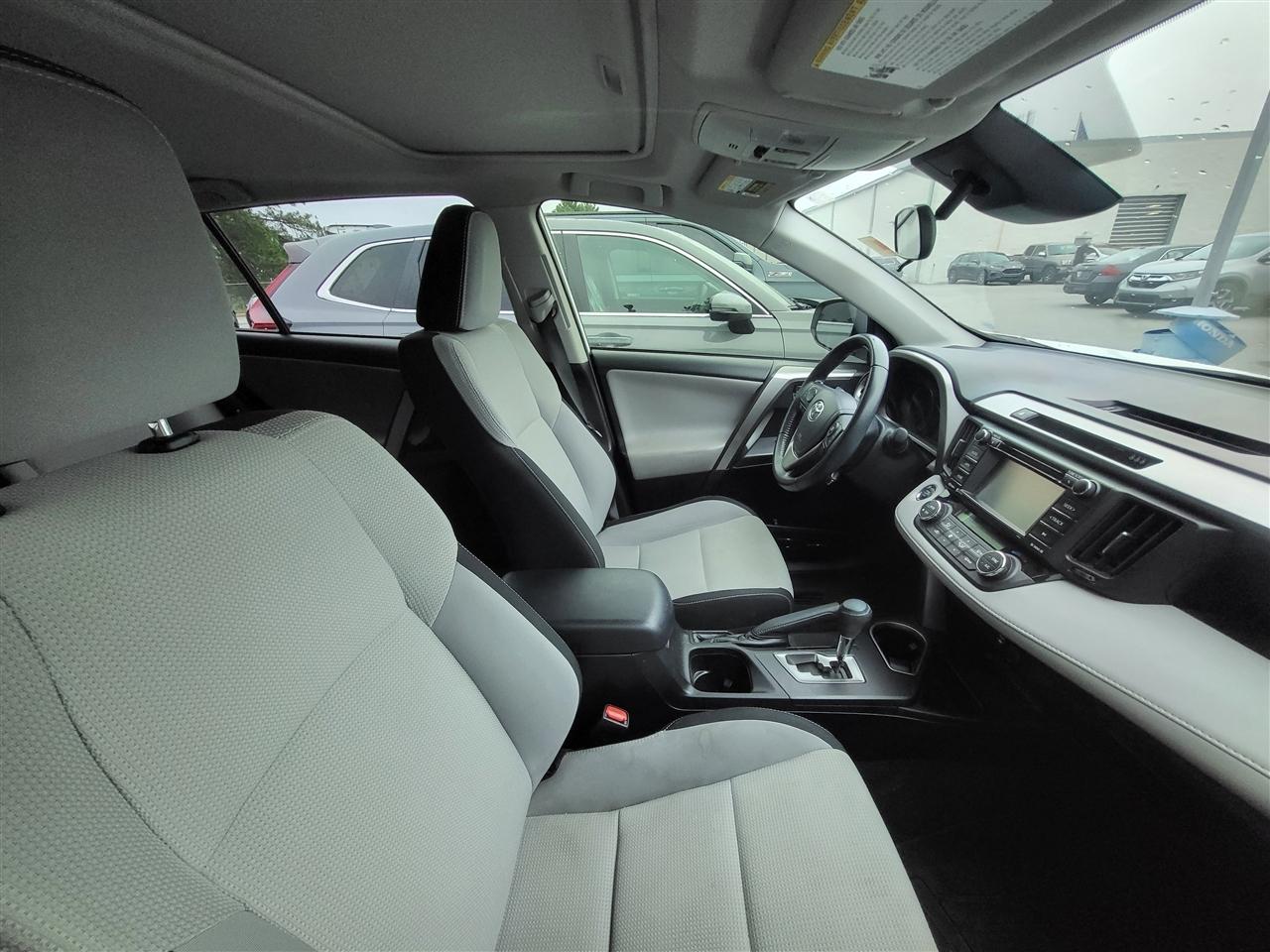 Toyota RAV4 XLE FWD 2017