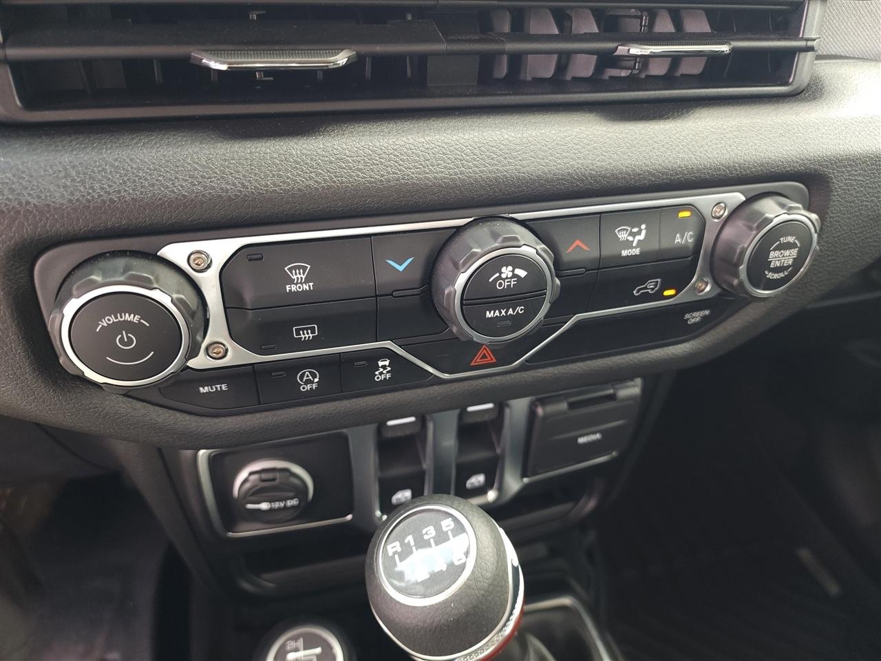 Jeep Wrangler Sport 2025
