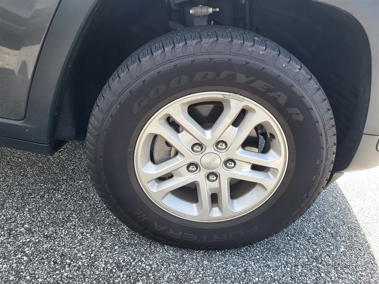 Jeep Grand Cherokee Laredo E 2WD 2024