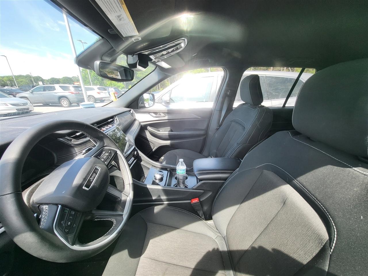 Jeep Grand Cherokee Laredo E 2WD 2024