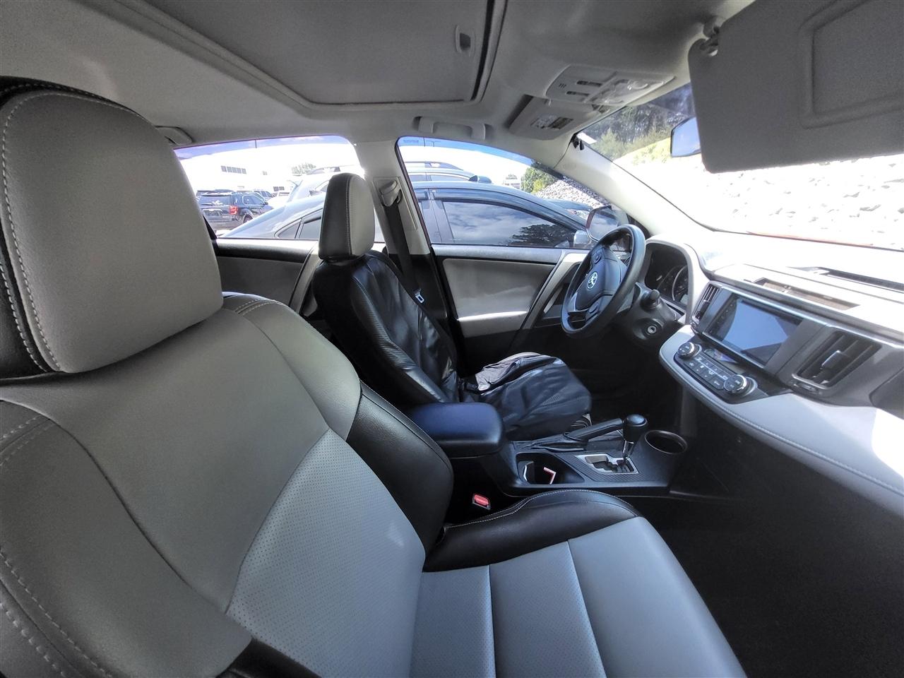Toyota RAV4 XLE FWD 2014