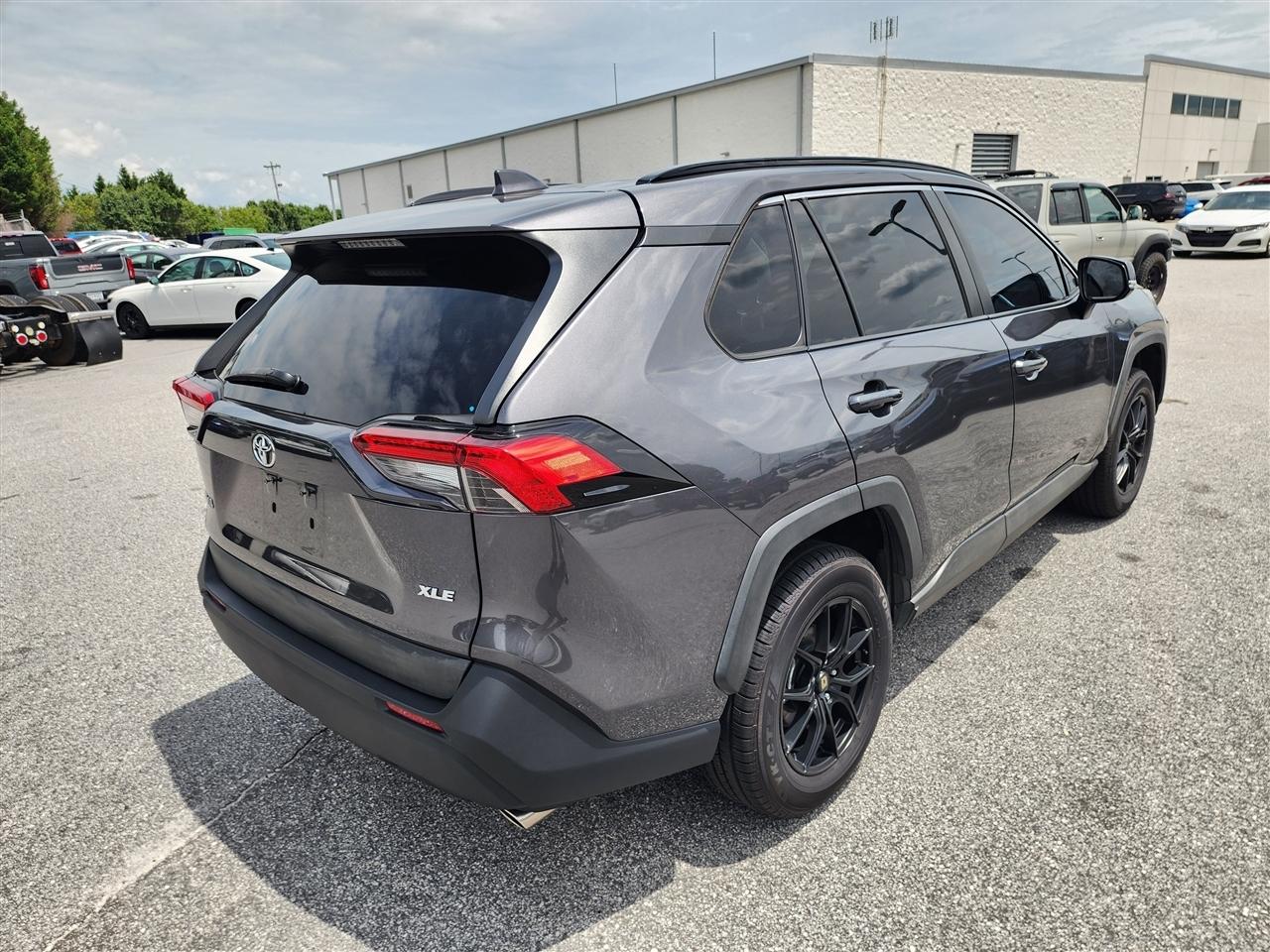 Toyota RAV4 XLE 2021