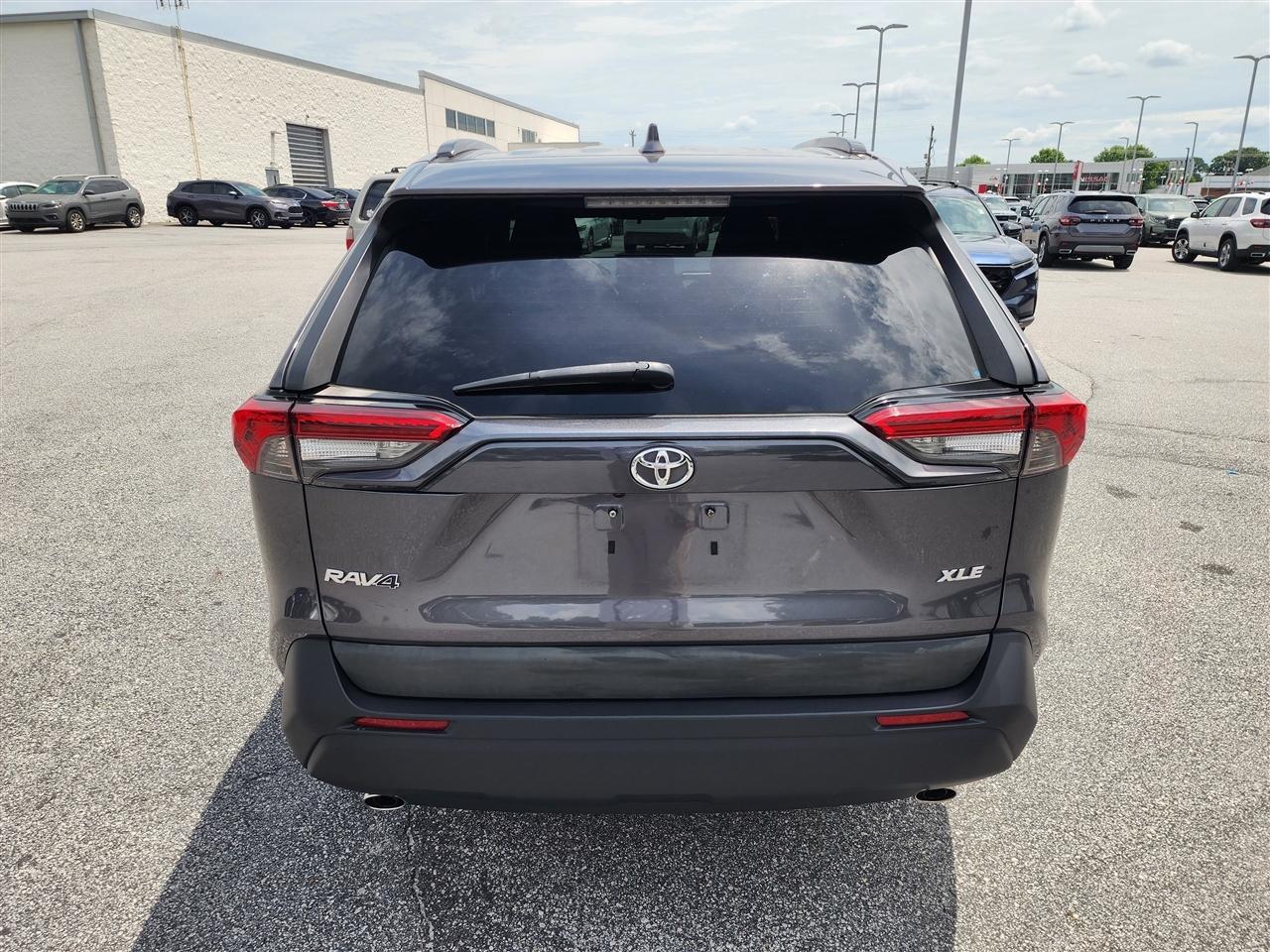 Toyota RAV4 XLE 2021