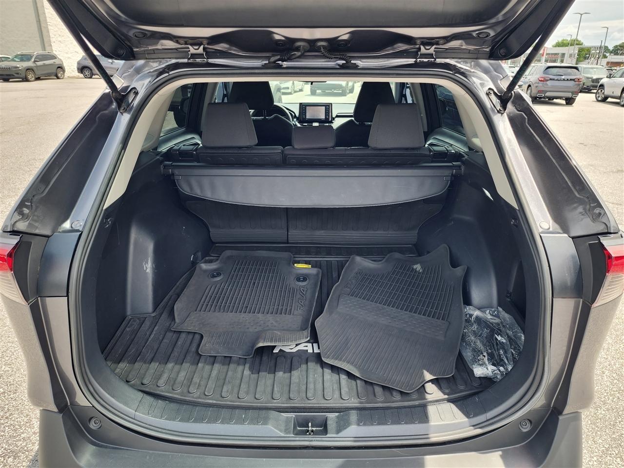 Toyota RAV4 XLE 2021