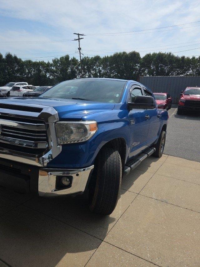 Toyota Tundra SR5 5.7L V8 FFV CrewMax 4WD 2016