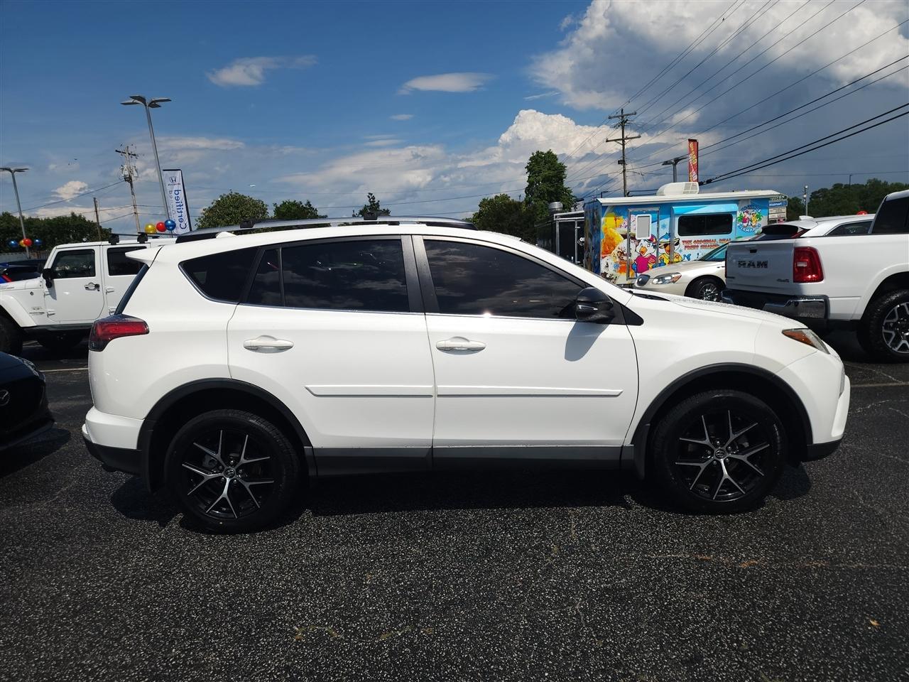 Toyota RAV4 SE 4WD 2018