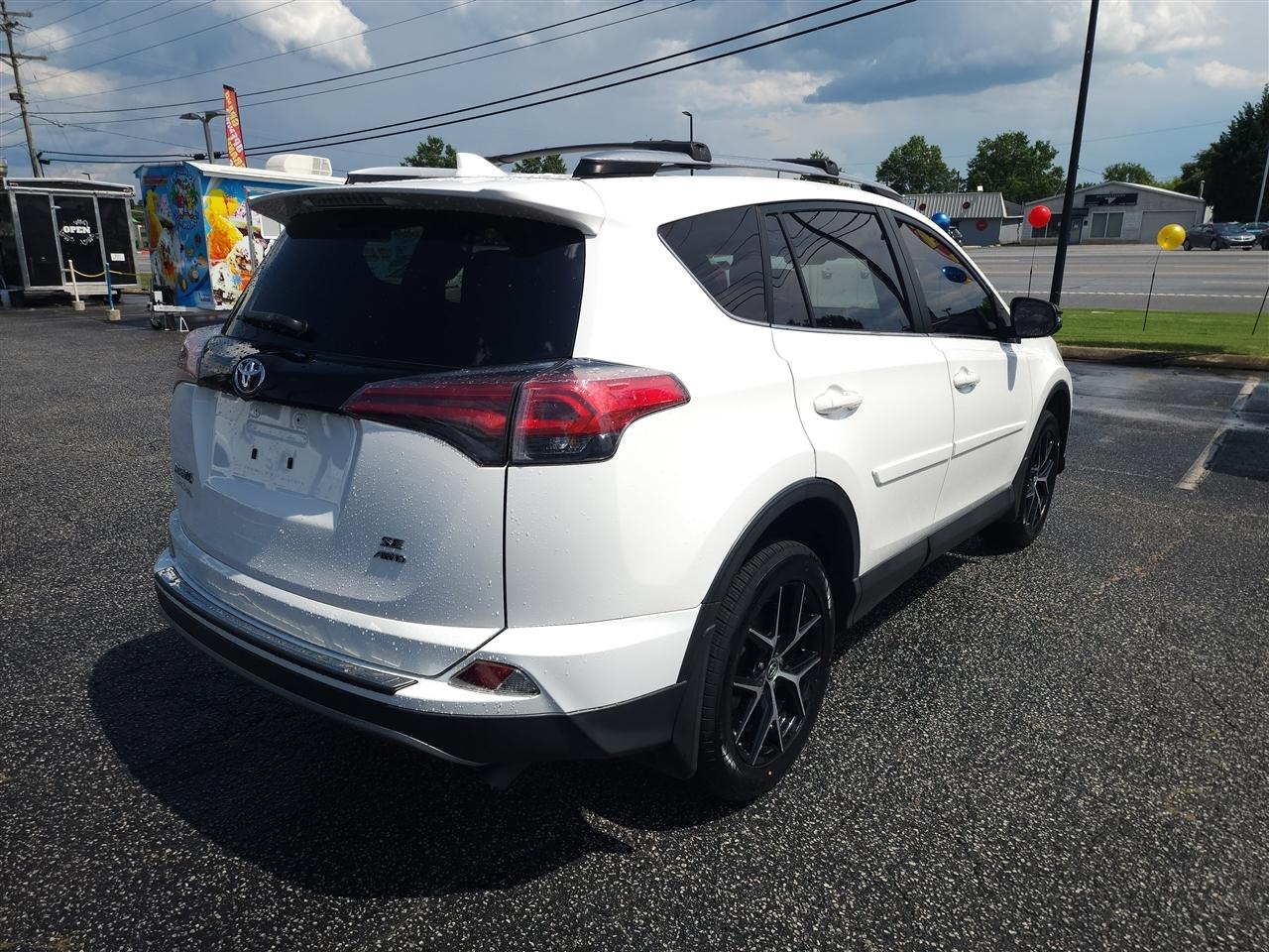 Toyota RAV4 SE 4WD 2018