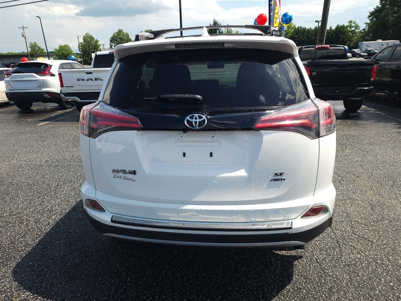 Toyota RAV4 SE 4WD 2018