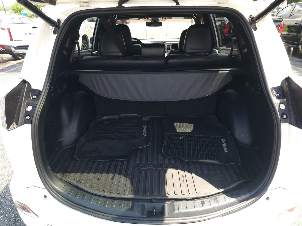 Toyota RAV4 SE 4WD 2018