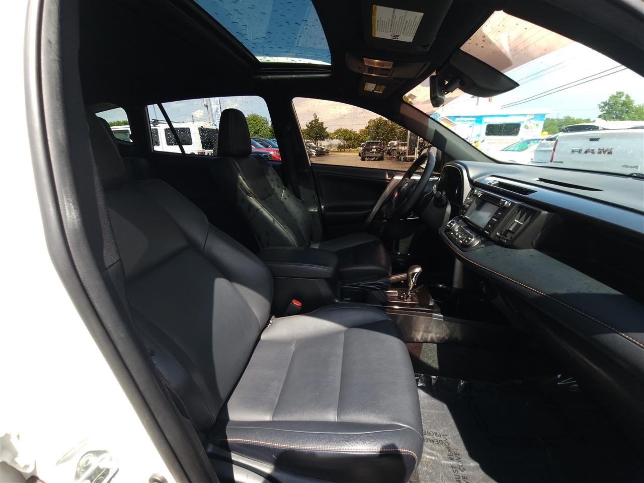 Toyota RAV4 SE 4WD 2018
