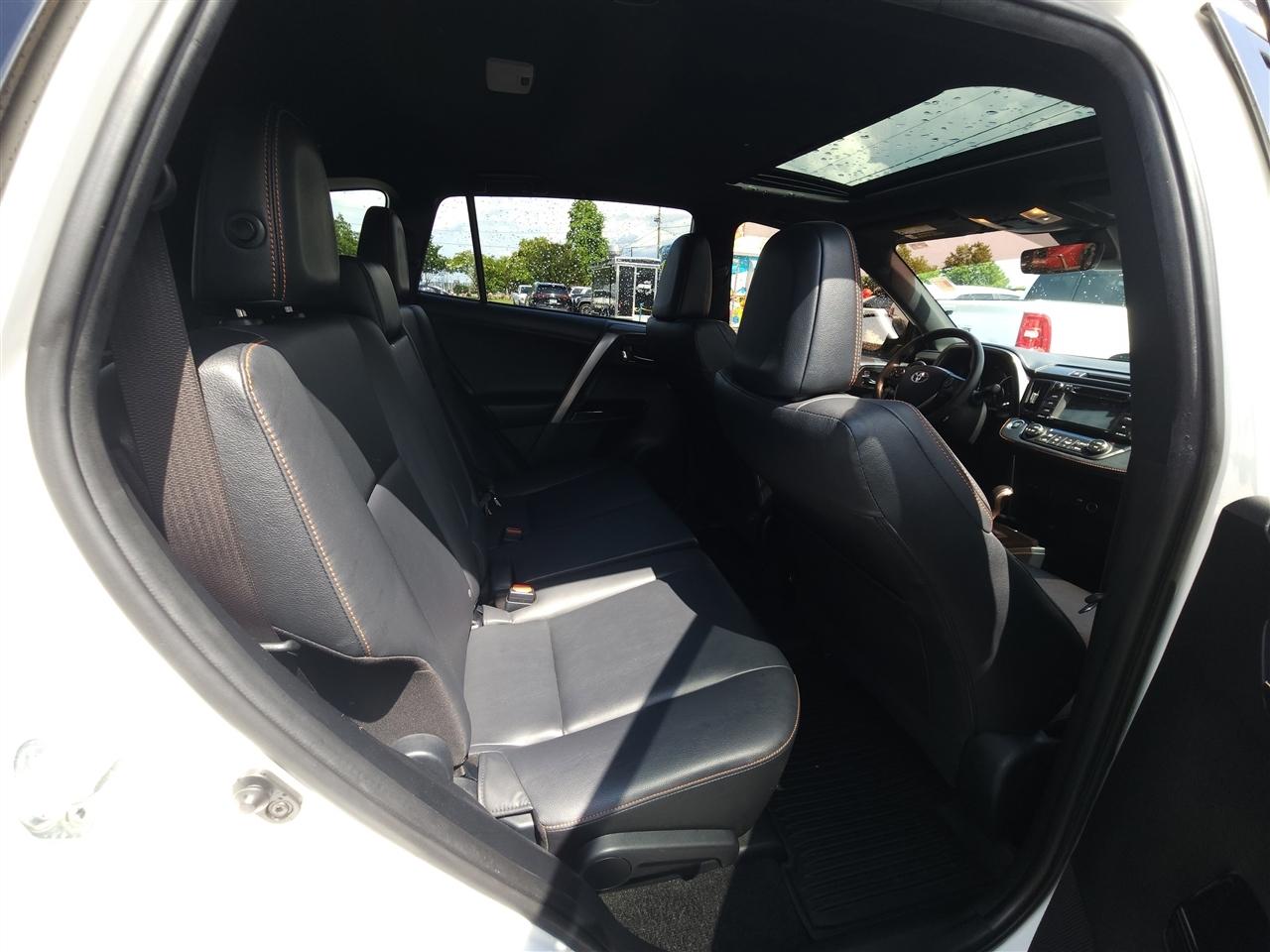 Toyota RAV4 SE 4WD 2018