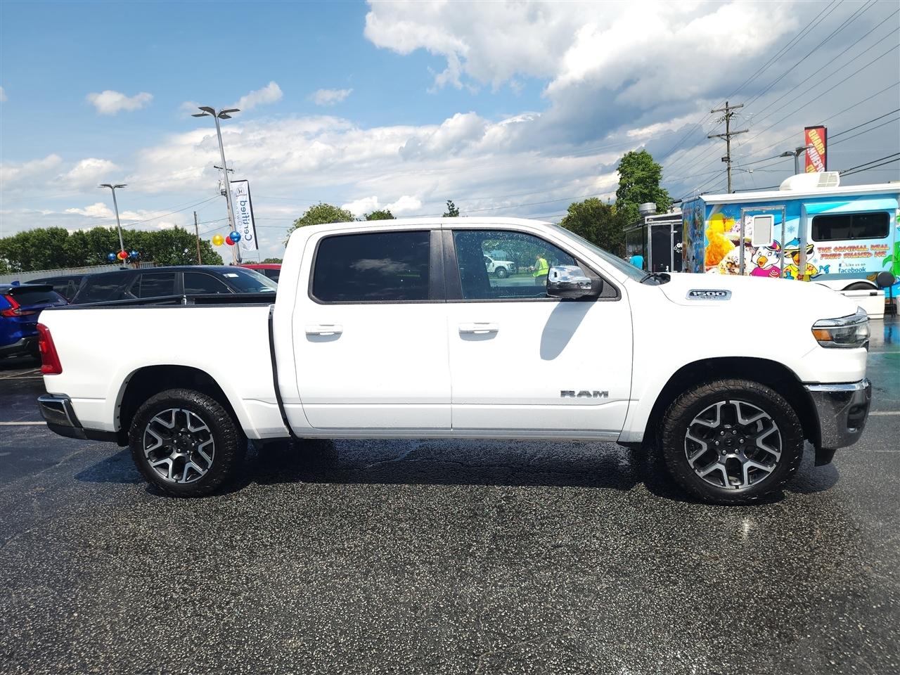 RAM 1500 Laramie Crew Cab SWB 4WD 2025