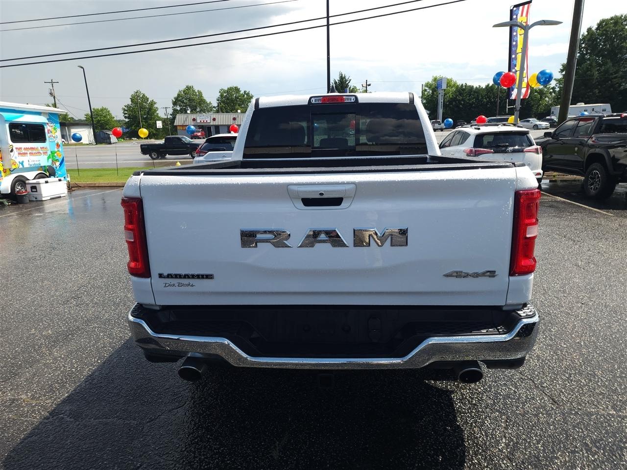 RAM 1500 Laramie Crew Cab SWB 4WD 2025