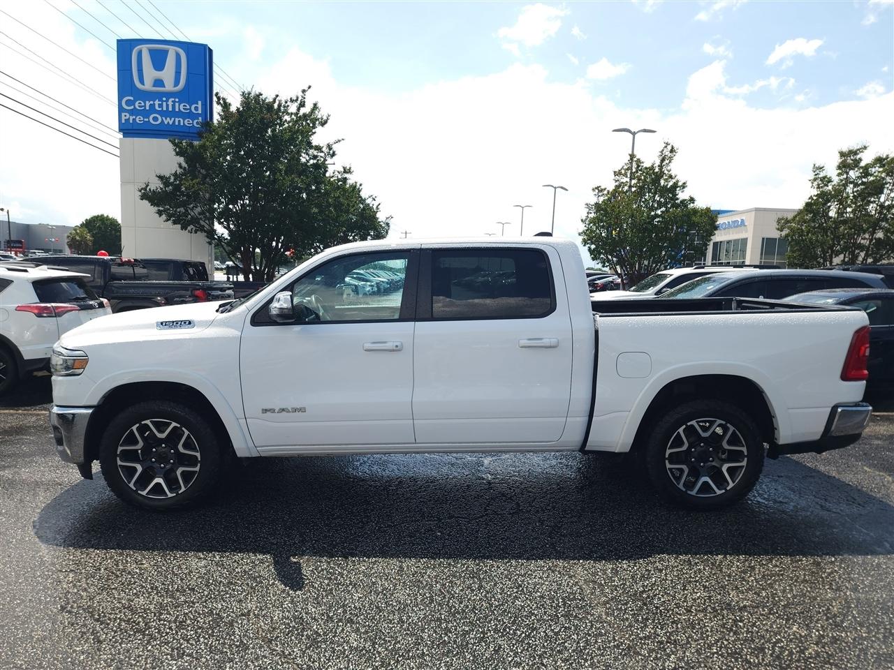 RAM 1500 Laramie Crew Cab SWB 4WD 2025