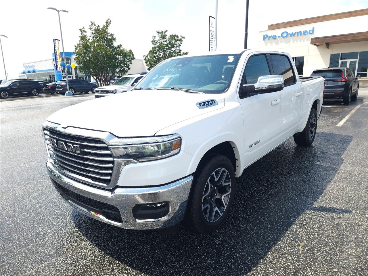 RAM 1500 Laramie Crew Cab SWB 4WD 2025