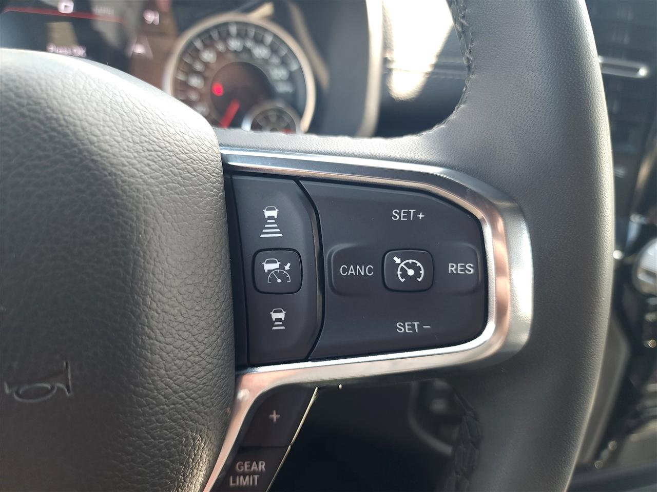 RAM 1500 Laramie Crew Cab SWB 4WD 2025